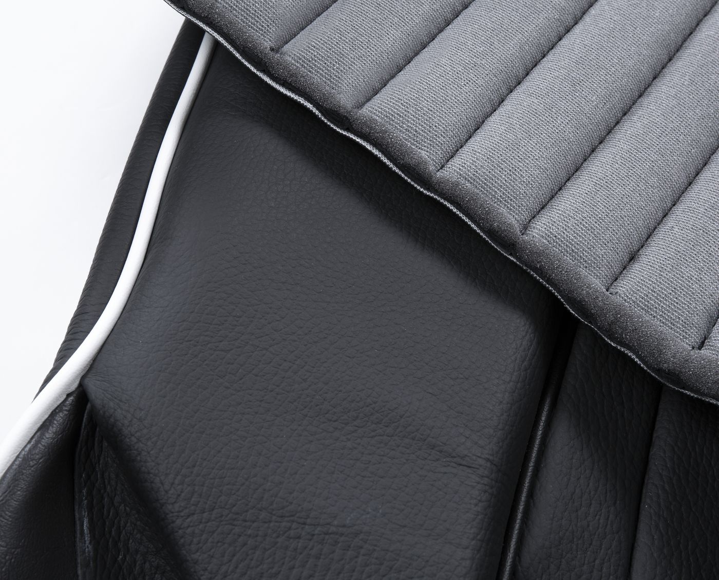 Ledersitzbezüge
Leather seat covers
Housses de siège en cuir
L