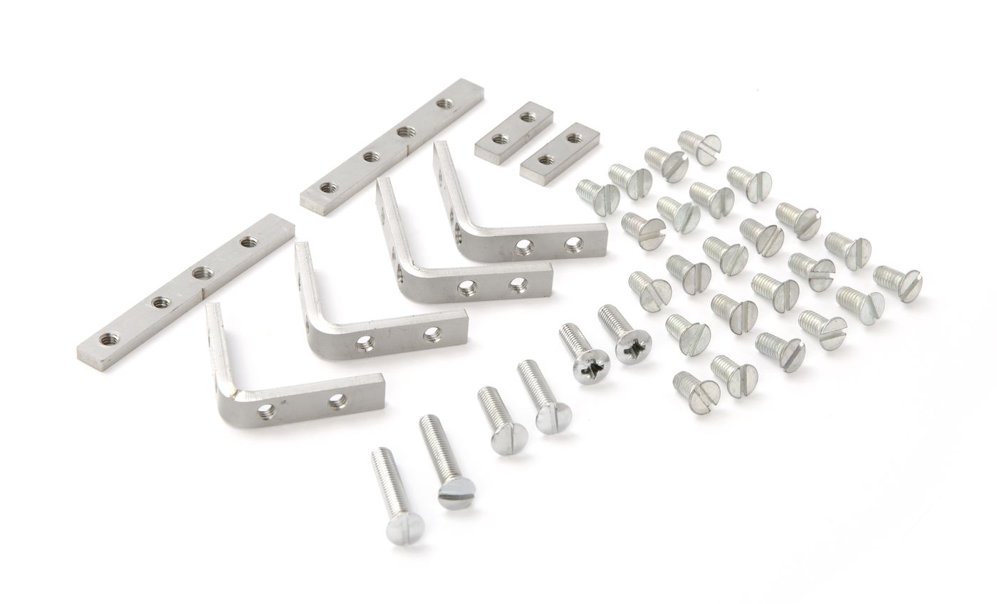 Satz Halter
Brackets
Support
Zestaw mocowań
Houders
Montura
Cop