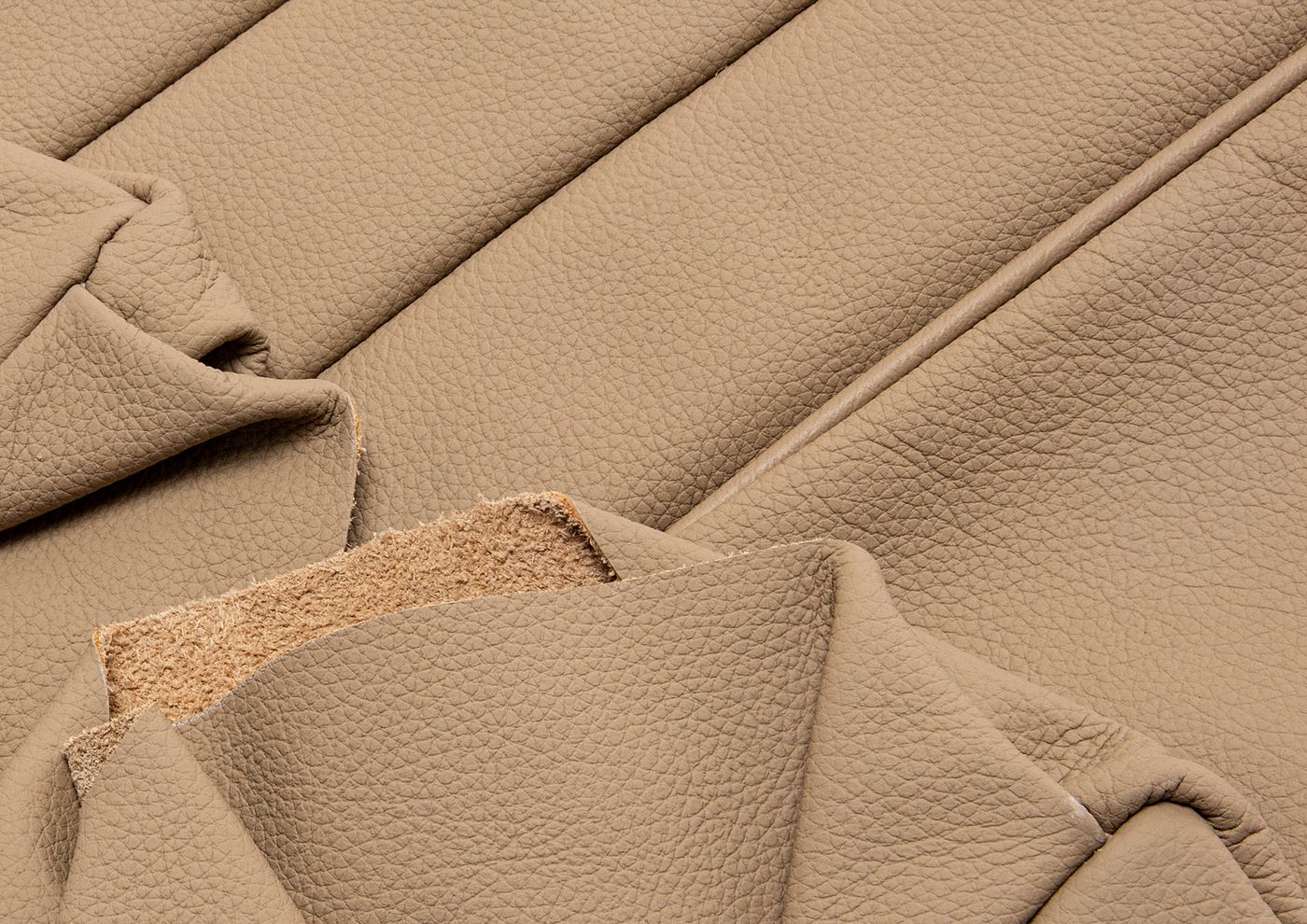 Ledersitzbezüge
Leather seat covers
Housses de siège en cuir
L