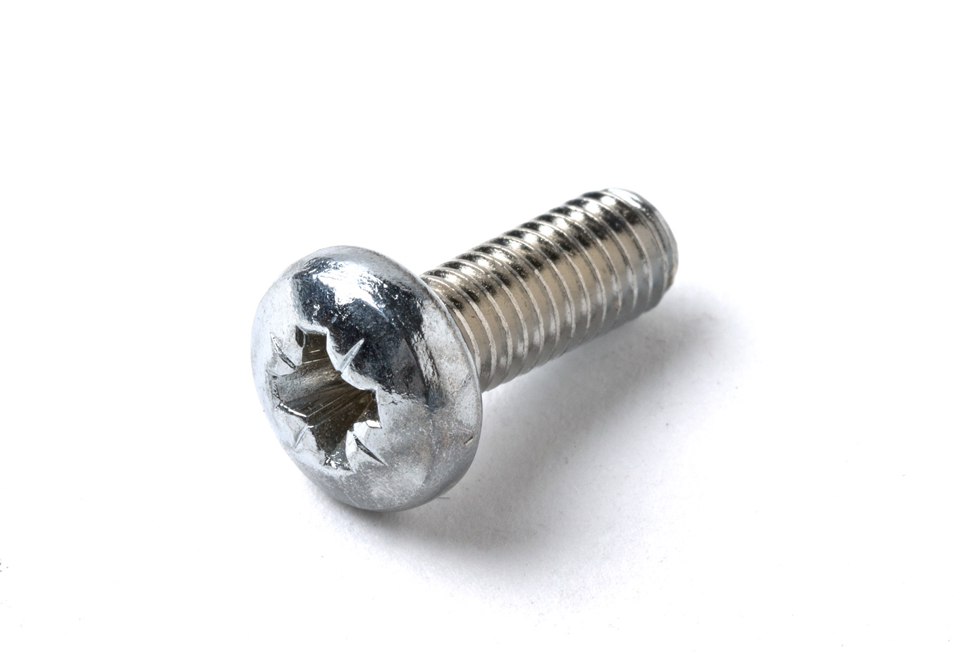 Halbrundkopfschraube
Panhead screw
Vis à tête demi-ronde
Wk