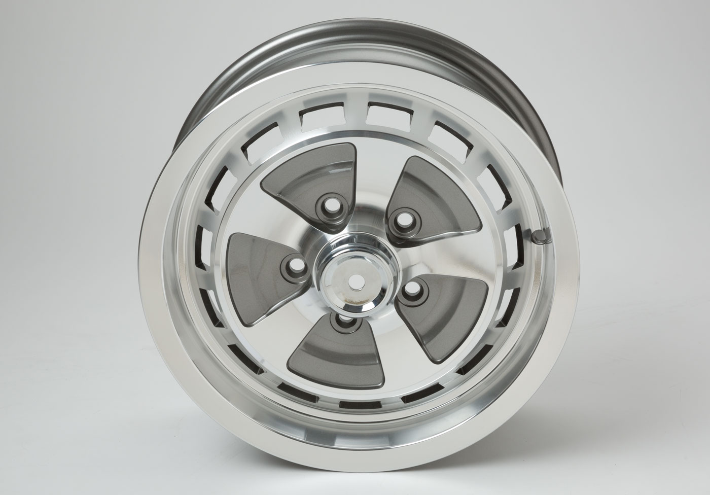 Leichtmetallrad
Alloy wheel
Roue en alliage léger
Felgi z le