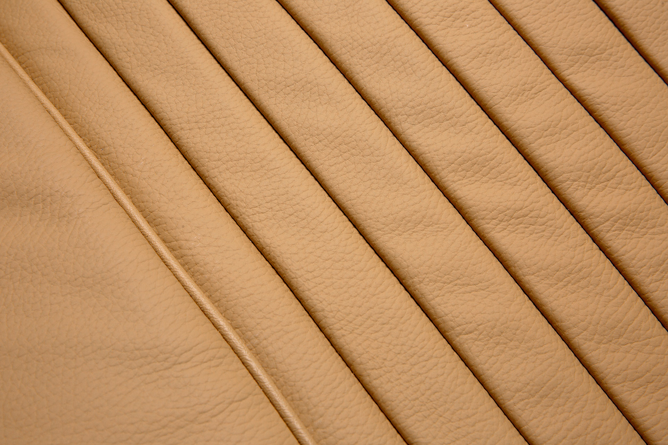 Ledersitzbezüge
Leather seat covers
Housses de siège en cuir
L