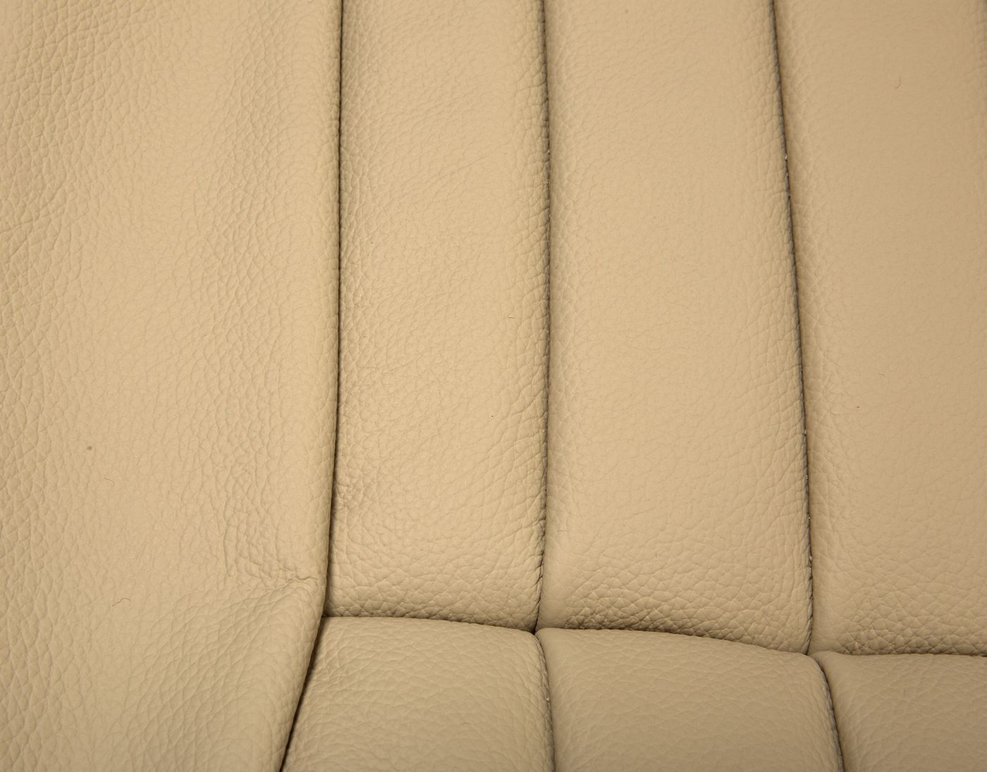 Ledersitzbezüge
Leather seat covers
Housses de siège en cuir
L